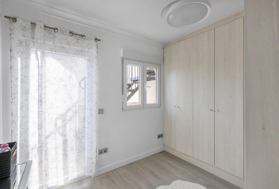 Sale - Detached Villa -
Guardamar del Segura - Urbanizaciones