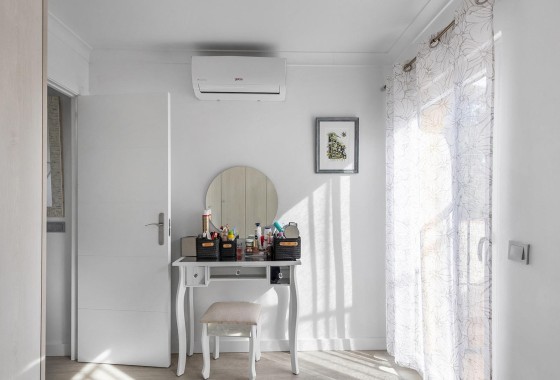 Sale - Detached Villa -
Guardamar del Segura - Urbanizaciones