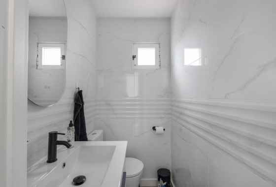 Sale - Detached Villa -
Guardamar del Segura - Urbanizaciones