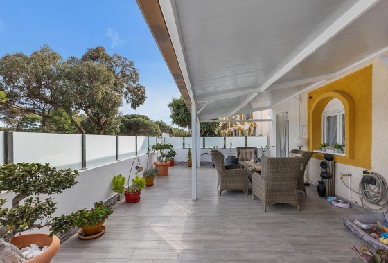 Sale - Detached Villa -
Guardamar del Segura - Urbanizaciones