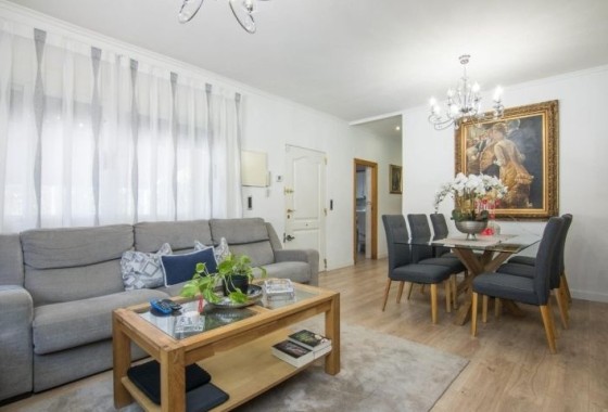 Herverkoop - Vrijstaande Villa -
Elche