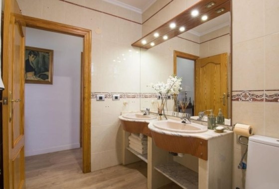 Herverkoop - Vrijstaande Villa -
Elche