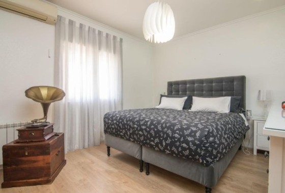 Herverkoop - Vrijstaande Villa -
Elche