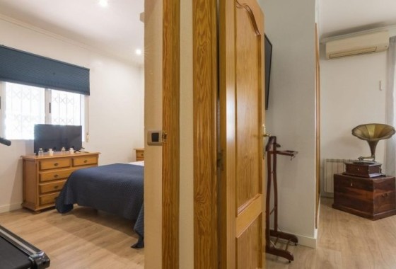 Herverkoop - Vrijstaande Villa -
Elche