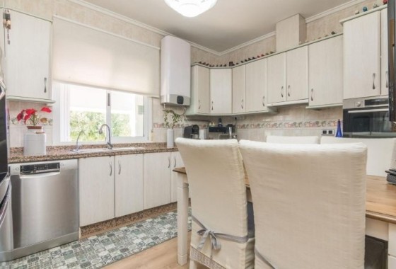 Herverkoop - Vrijstaande Villa -
Elche