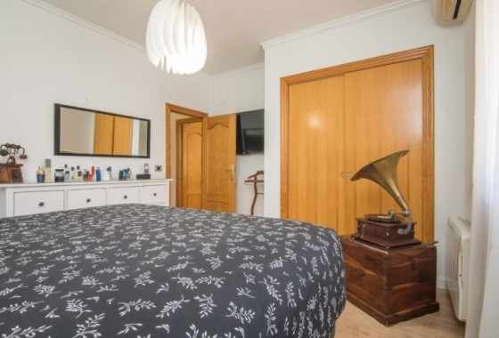 Herverkoop - Vrijstaande Villa -
Elche