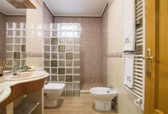 Herverkoop - Vrijstaande Villa -
Elche