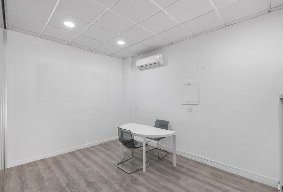 Herverkoop - Commercieel -
Torrevieja - La Mata pueblo