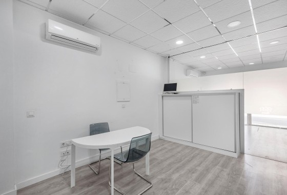 Herverkoop - Commercieel -
Torrevieja - La Mata pueblo