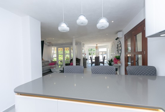 Sprzedaż - Willa wolnostojąca -
Campoamor - Lomas de Don Juan