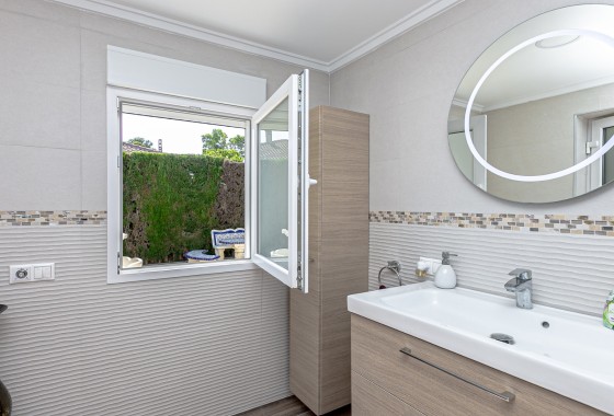 Sprzedaż - Willa wolnostojąca -
Campoamor - Lomas de Don Juan