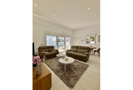 Herverkoop - Vrijstaande Villa -
Benijofar