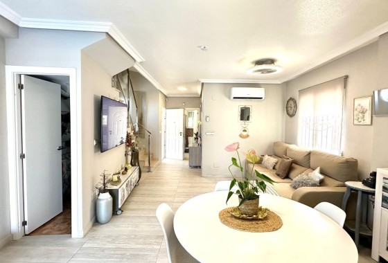 Sale - Detached Villa -
Orihuela Costa - La Regia