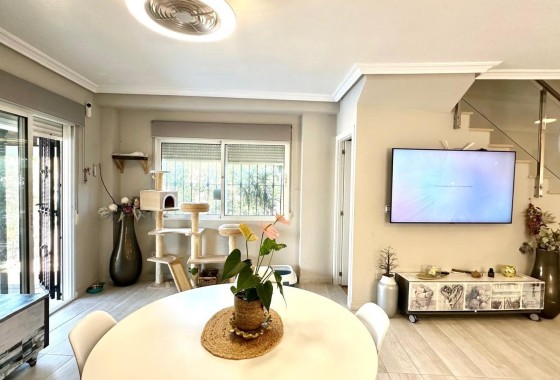 Sale - Detached Villa -
Orihuela Costa - La Regia