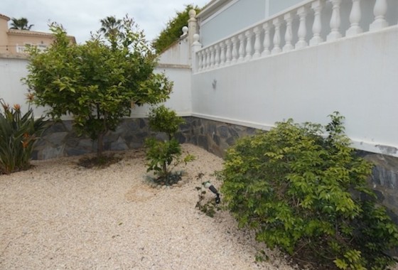 Venta - Chalet Independiente -
La Marina