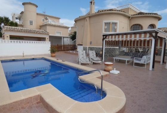Venta - Chalet Independiente -
La Marina