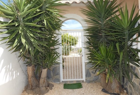 Venta - Chalet Independiente -
La Marina