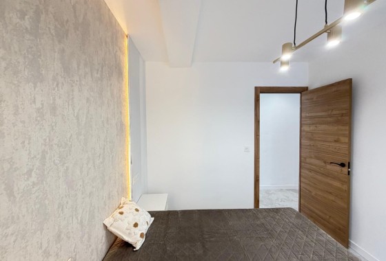 Herverkoop - Apartement Flat -
Torrevieja - Estacion de autobuses