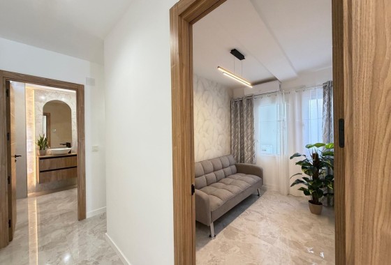 Herverkoop - Apartement Flat -
Torrevieja - Estacion de autobuses