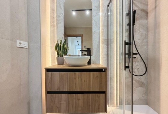 Herverkoop - Apartement Flat -
Torrevieja - Estacion de autobuses