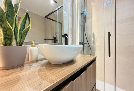 Herverkoop - Apartement Flat -
Torrevieja - Estacion de autobuses