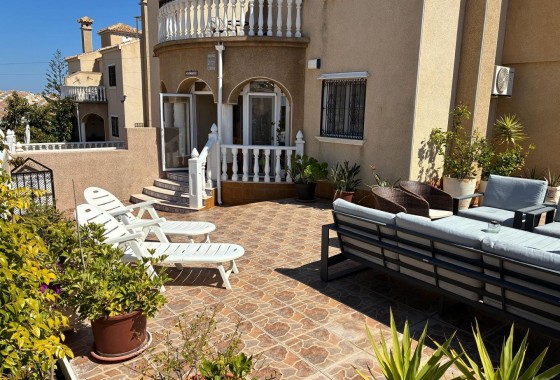 Herverkoop - Halfvrijstaande villa -
Orihuela Costa