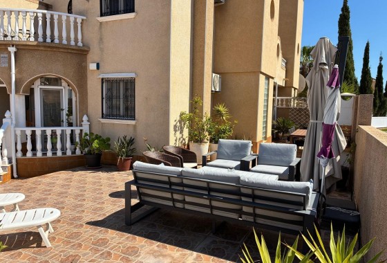 Herverkoop - Halfvrijstaande villa -
Orihuela Costa