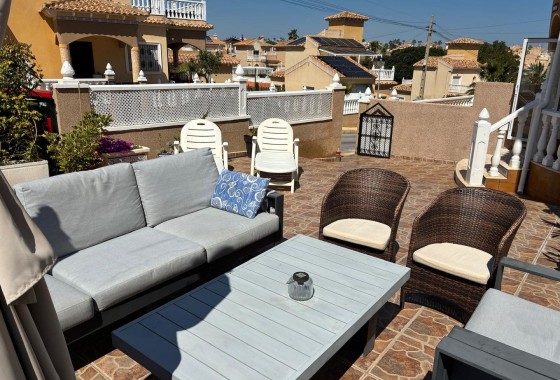 Herverkoop - Halfvrijstaande villa -
Orihuela Costa