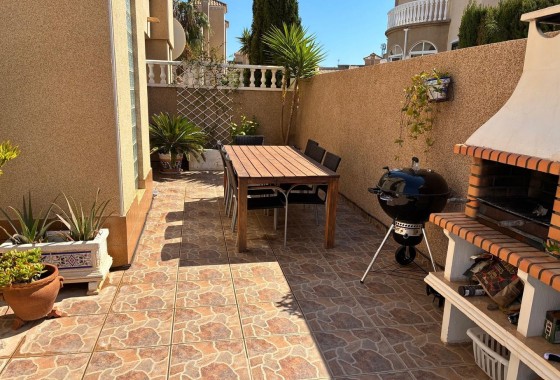 Herverkoop - Halfvrijstaande villa -
Orihuela Costa