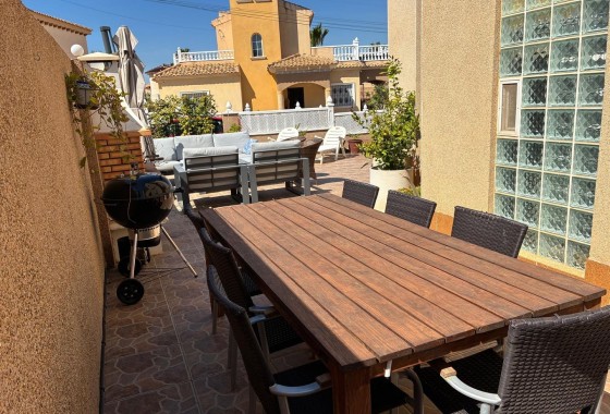 Herverkoop - Halfvrijstaande villa -
Orihuela Costa