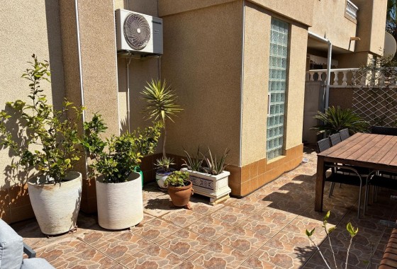 Herverkoop - Halfvrijstaande villa -
Orihuela Costa