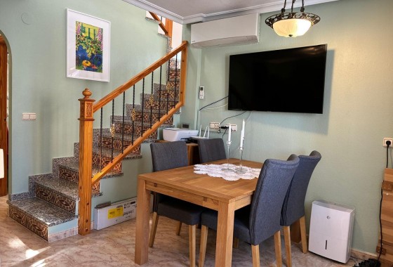 Herverkoop - Halfvrijstaande villa -
Orihuela Costa