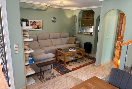 Herverkoop - Halfvrijstaande villa -
Orihuela Costa