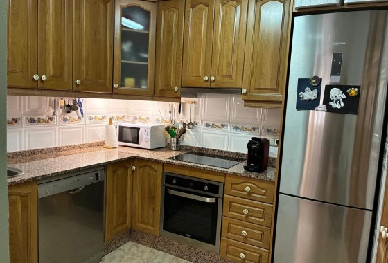 Herverkoop - Halfvrijstaande villa -
Orihuela Costa