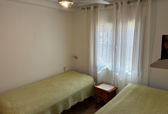 Herverkoop - Halfvrijstaande villa -
Orihuela Costa