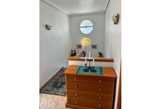 Herverkoop - Halfvrijstaande villa -
Orihuela Costa