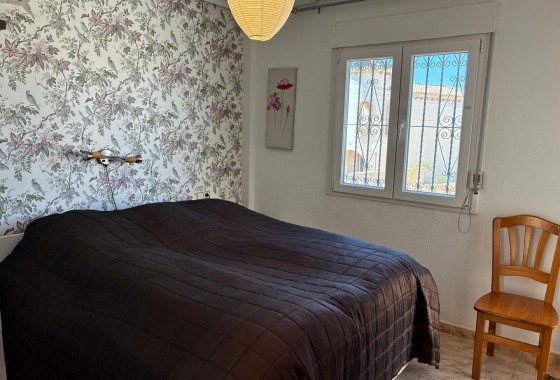 Herverkoop - Halfvrijstaande villa -
Orihuela Costa