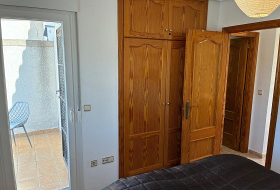 Herverkoop - Halfvrijstaande villa -
Orihuela Costa