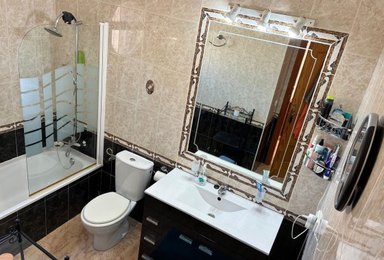 Herverkoop - Halfvrijstaande villa -
Orihuela Costa