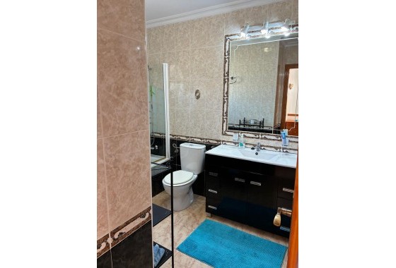 Herverkoop - Halfvrijstaande villa -
Orihuela Costa