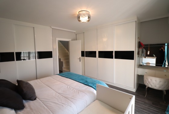 Resale - Stadthaus -
Redovan - Redovan - Town