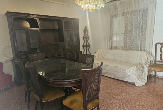 Herverkoop - Stadswoning -
Albatera