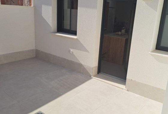 Herverkoop - Halfvrijstaande villa -
Cox