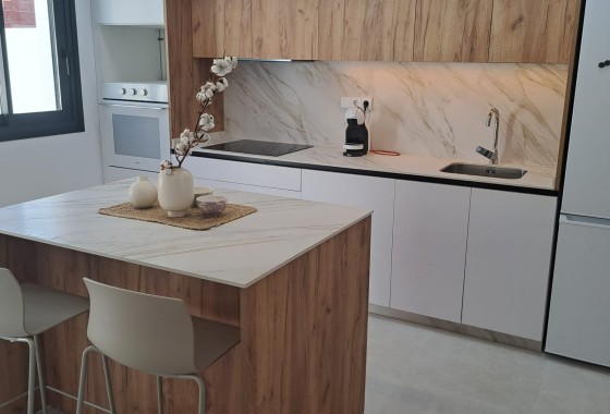 Herverkoop - Halfvrijstaande villa -
Cox