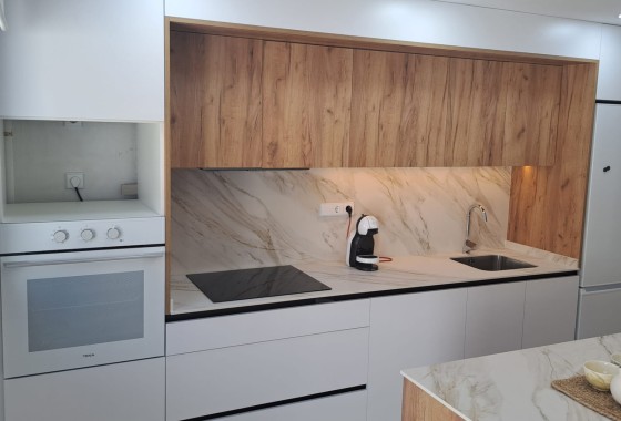 Herverkoop - Halfvrijstaande villa -
Cox