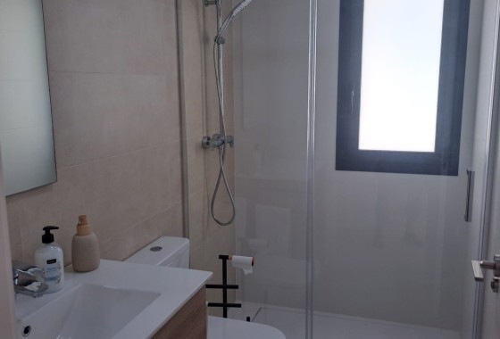 Herverkoop - Halfvrijstaande villa -
Cox