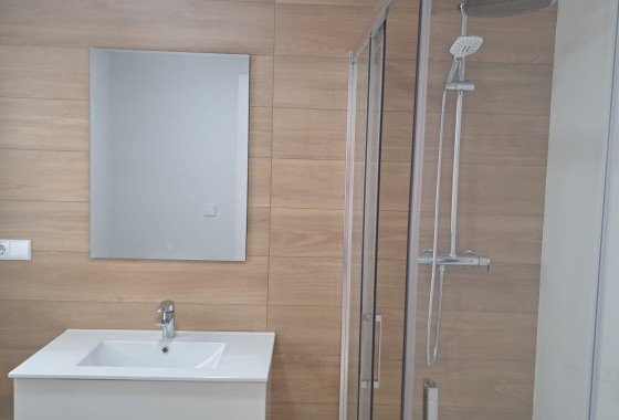 Herverkoop - Halfvrijstaande villa -
Cox