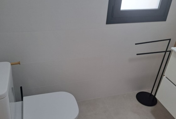 Herverkoop - Halfvrijstaande villa -
Cox