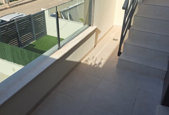 Herverkoop - Halfvrijstaande villa -
Cox