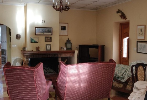 Herverkoop - Finca Landelijk pand -
Orihuela